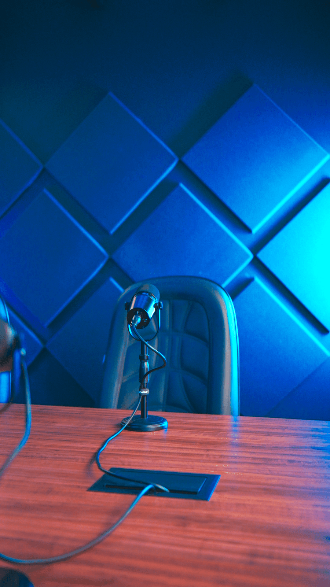 Mesa de podcast profissional em estúdio de gravação Rolândia PR